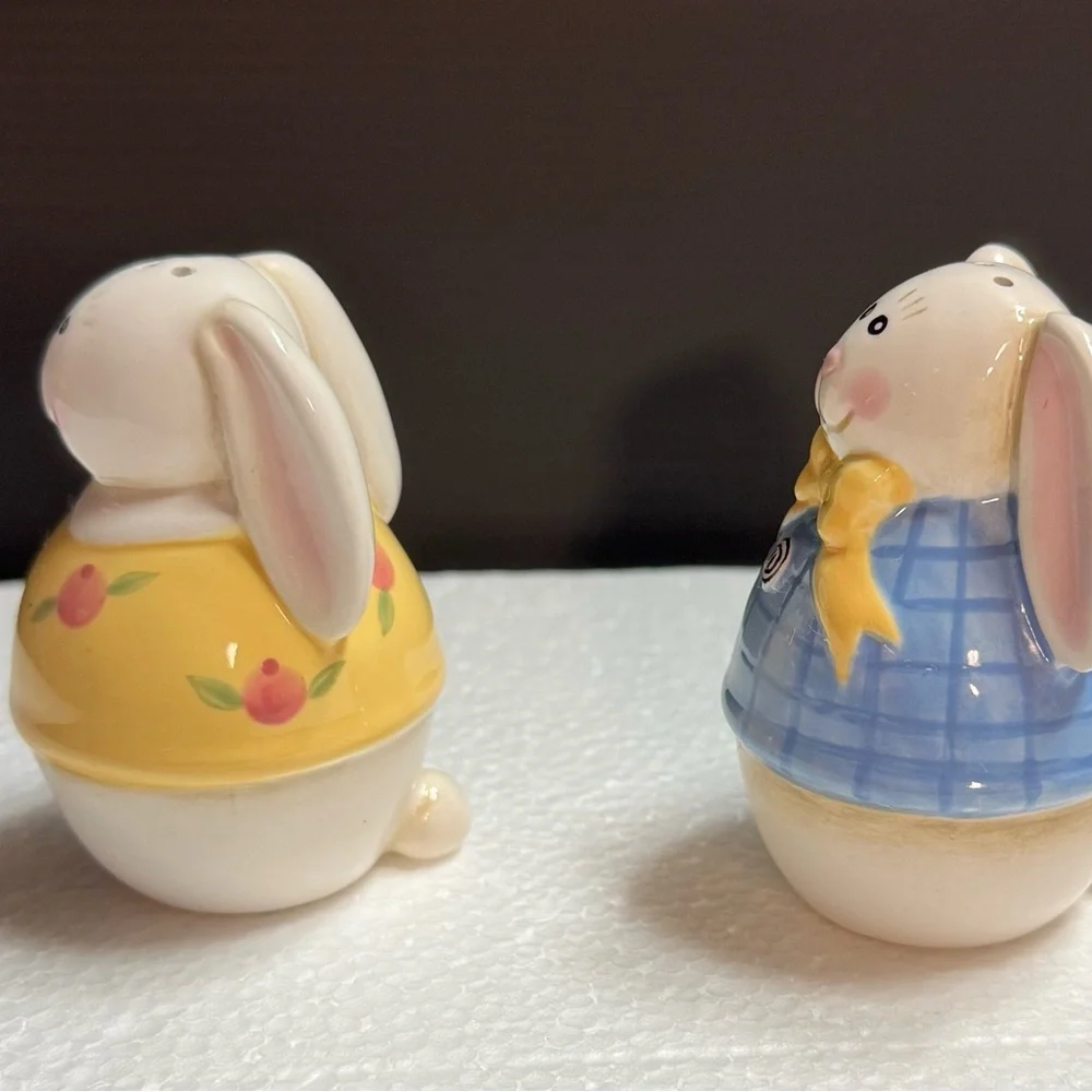 Charming Bunny Salt and Pepper Shaker Set